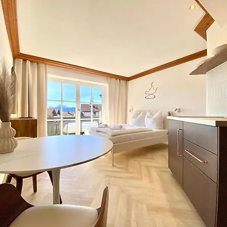 Appartement Butler I Romantic 4two I Kueche I Balkon I Parken I Schlossblick