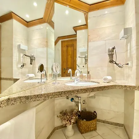 Appartement Butler I Romantic 4two I Kueche I Balkon I Parken I Schlossblick *